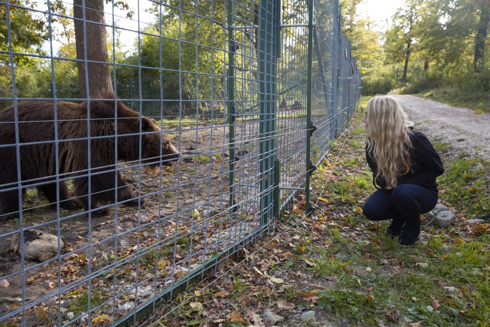 evanna_with_a_bear