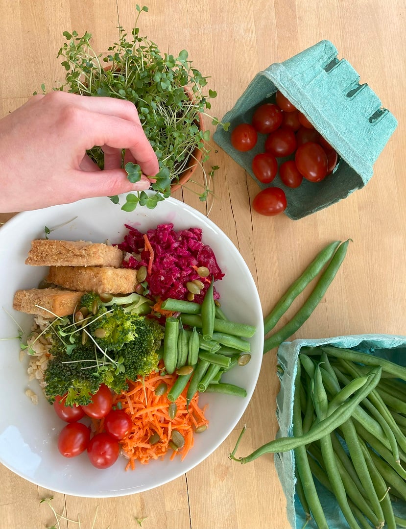 A veggie bowl with my green beans and sprouts!