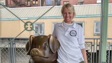 Lynn with a pig statue