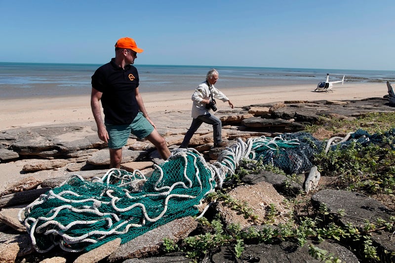 World Animal Protection team removing ghost nets and marine debris in Australia.
